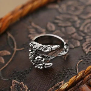 Gripping Claw Ring - Black Crown Fashion